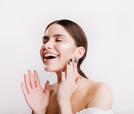 How Ghee-Based Moisturizers Help Repair Dry and Damaged Skin